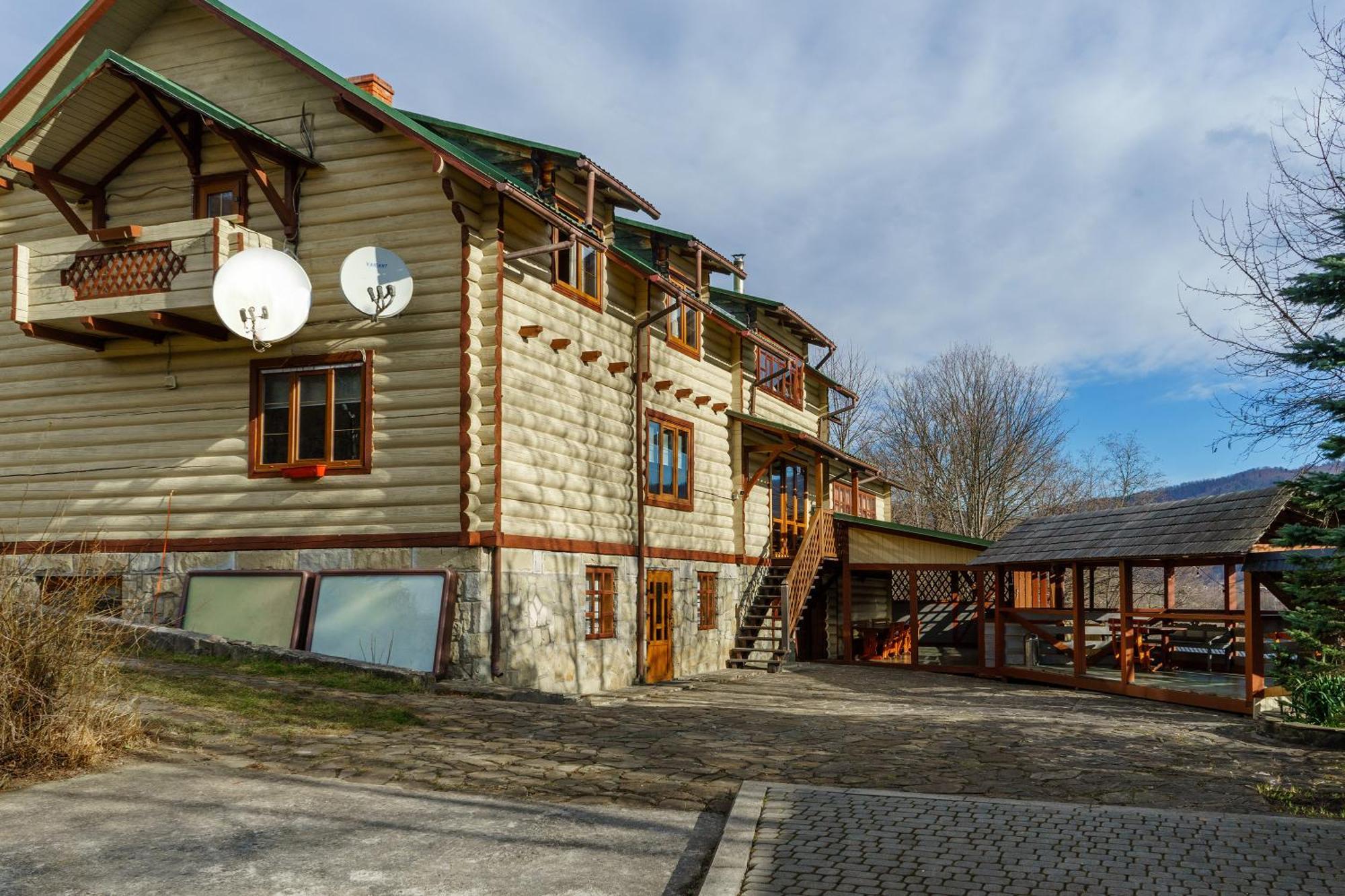 Family Hotel Jaremcse Kültér fotó
