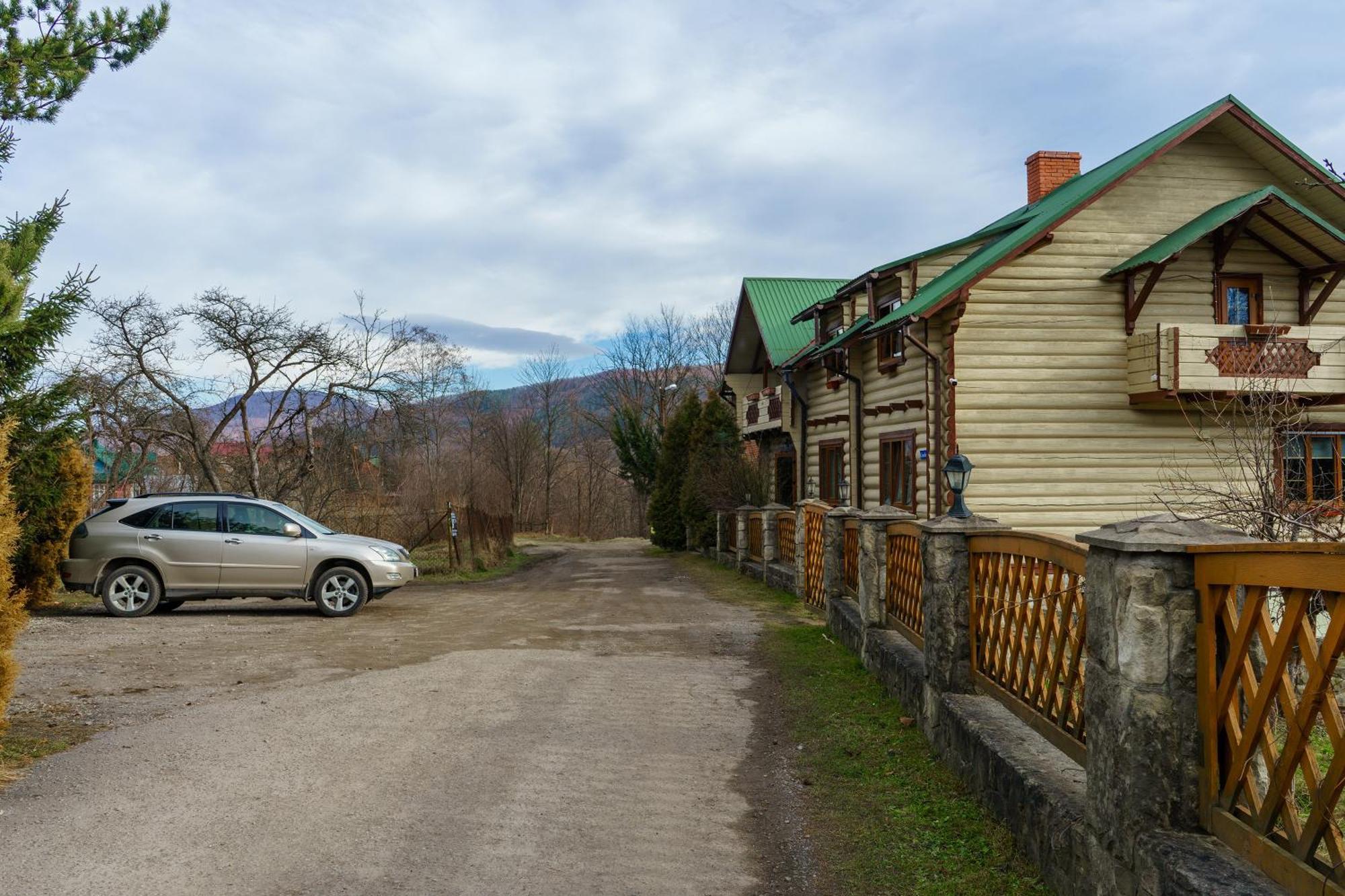 Family Hotel Jaremcse Kültér fotó